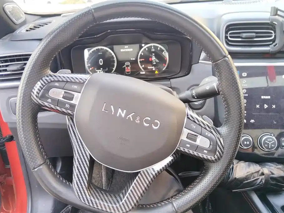 Lynk & Co 03