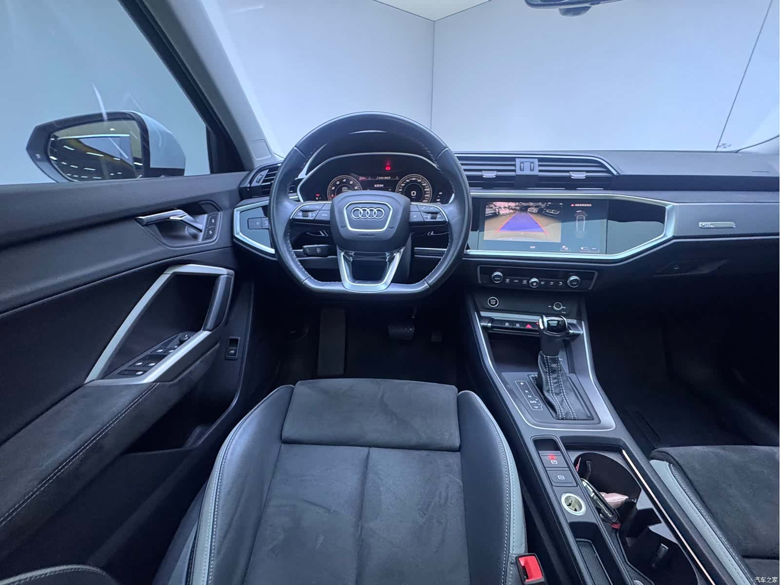 Audi Q3, 2022 11