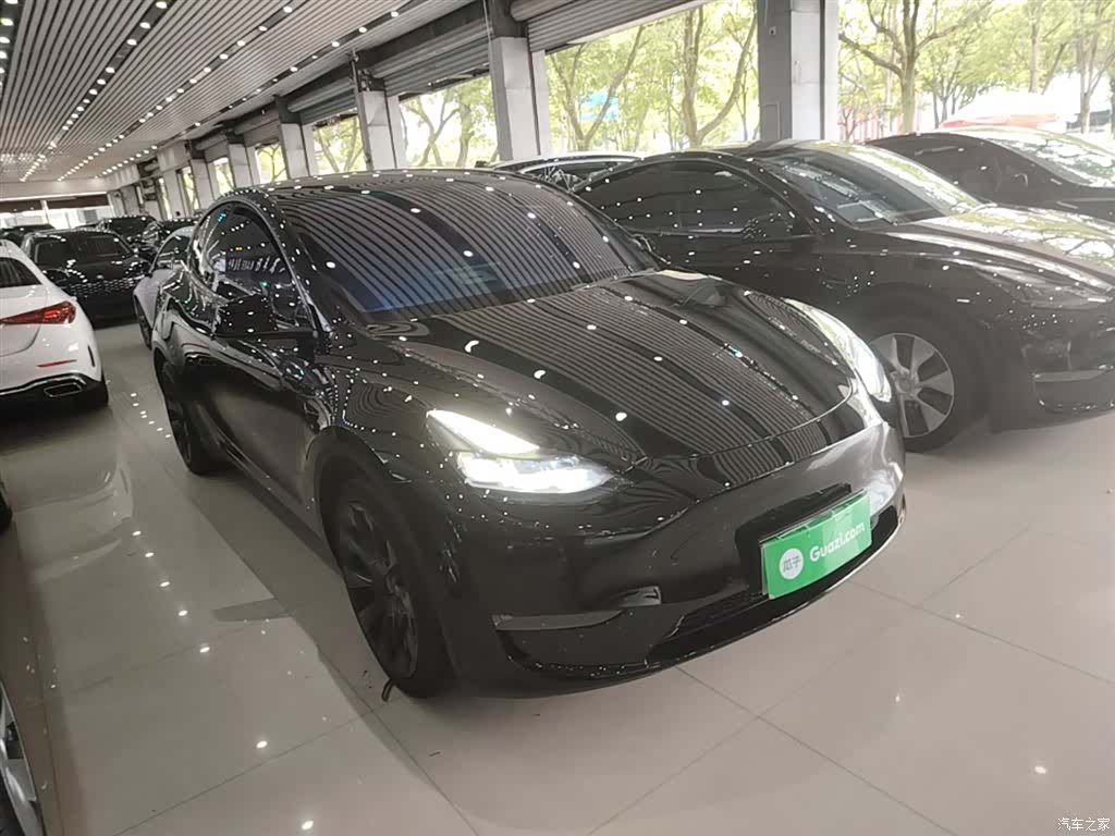 Tesla Model Y, 2022 4
