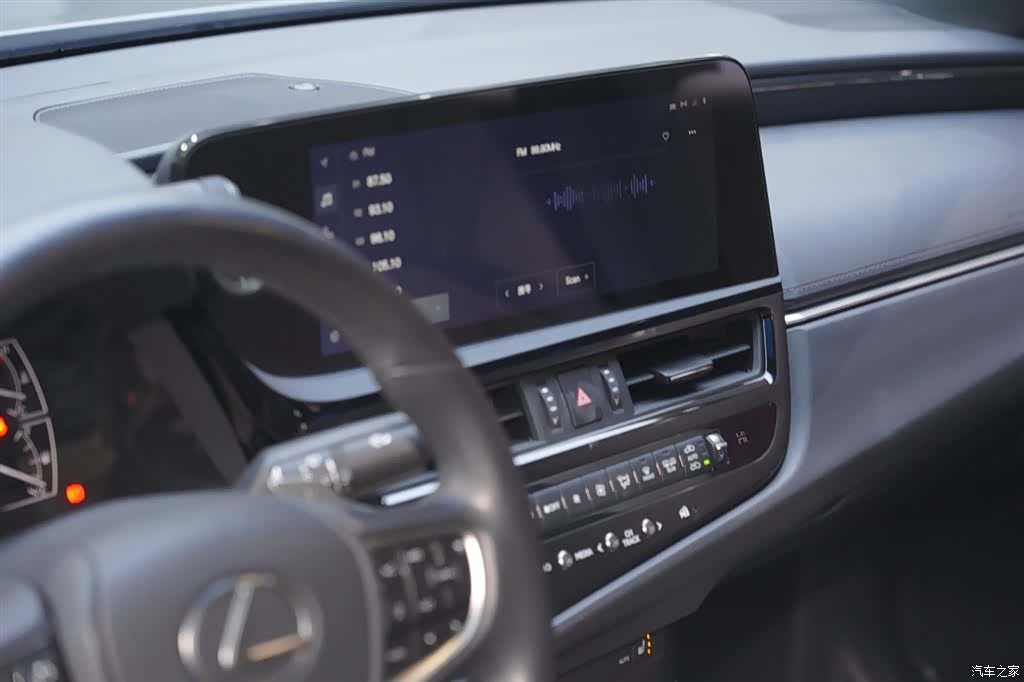 Lexus ES, 2024 11