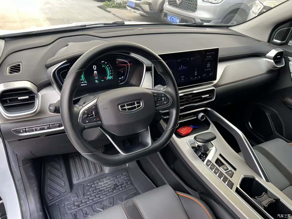 Geely Coolray, 2024 14