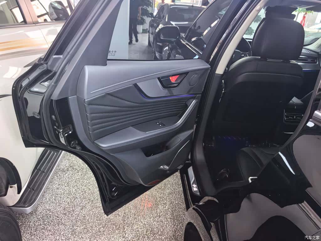 Hongqi HS5, 2023 8
