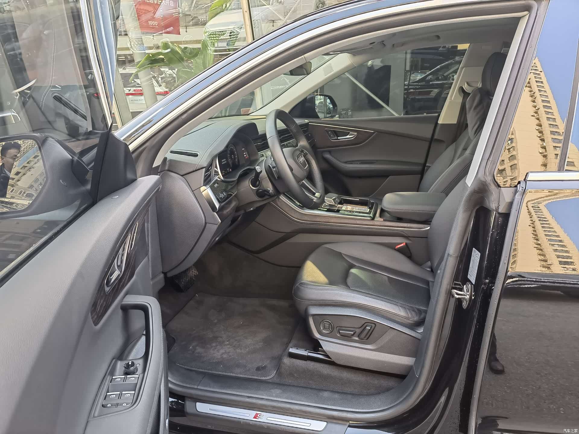 Audi Q8, 2024 4