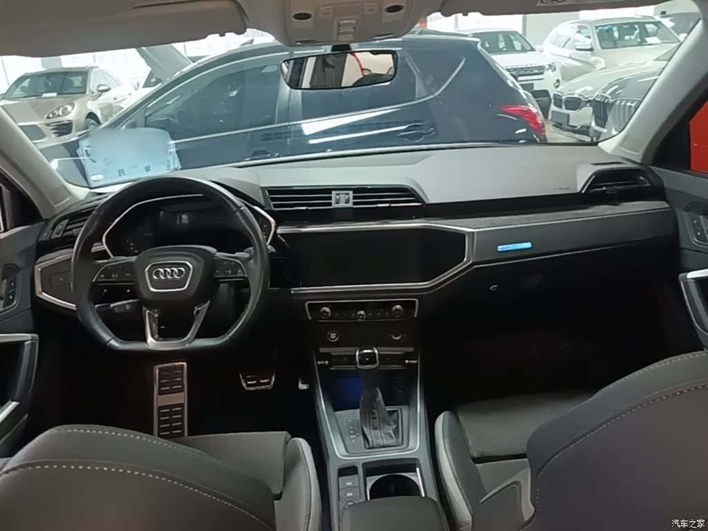 Audi Q3, 2022 10