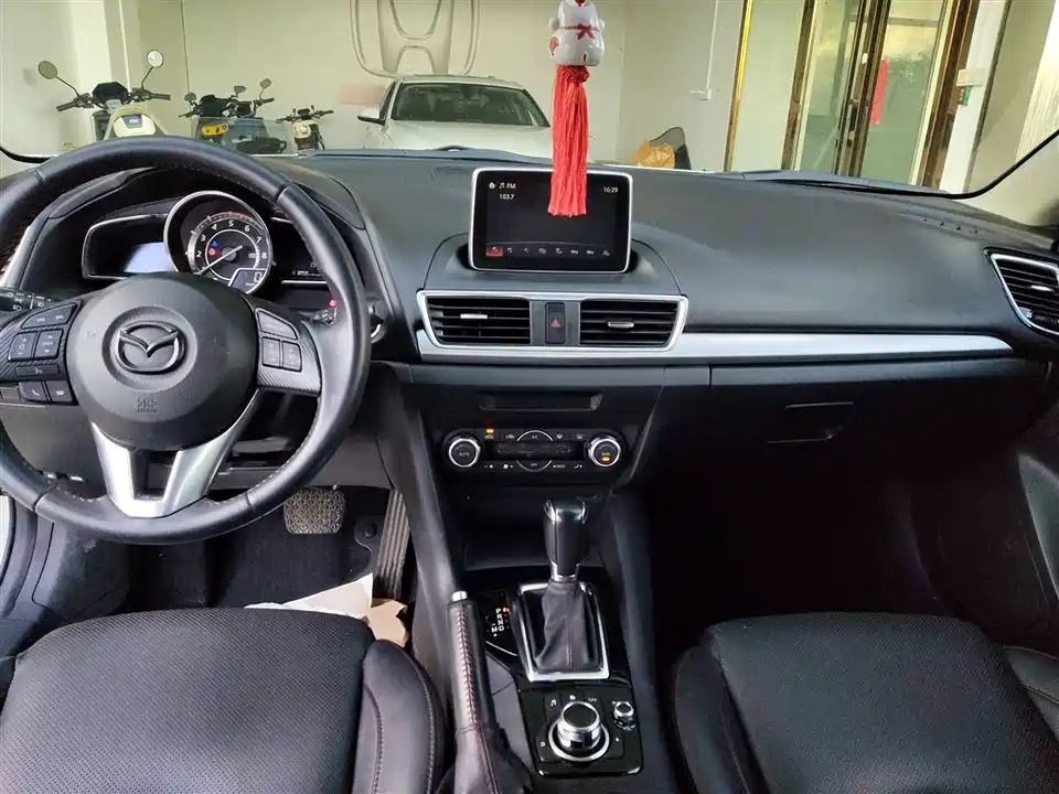 Mazda 3 Angkesaila