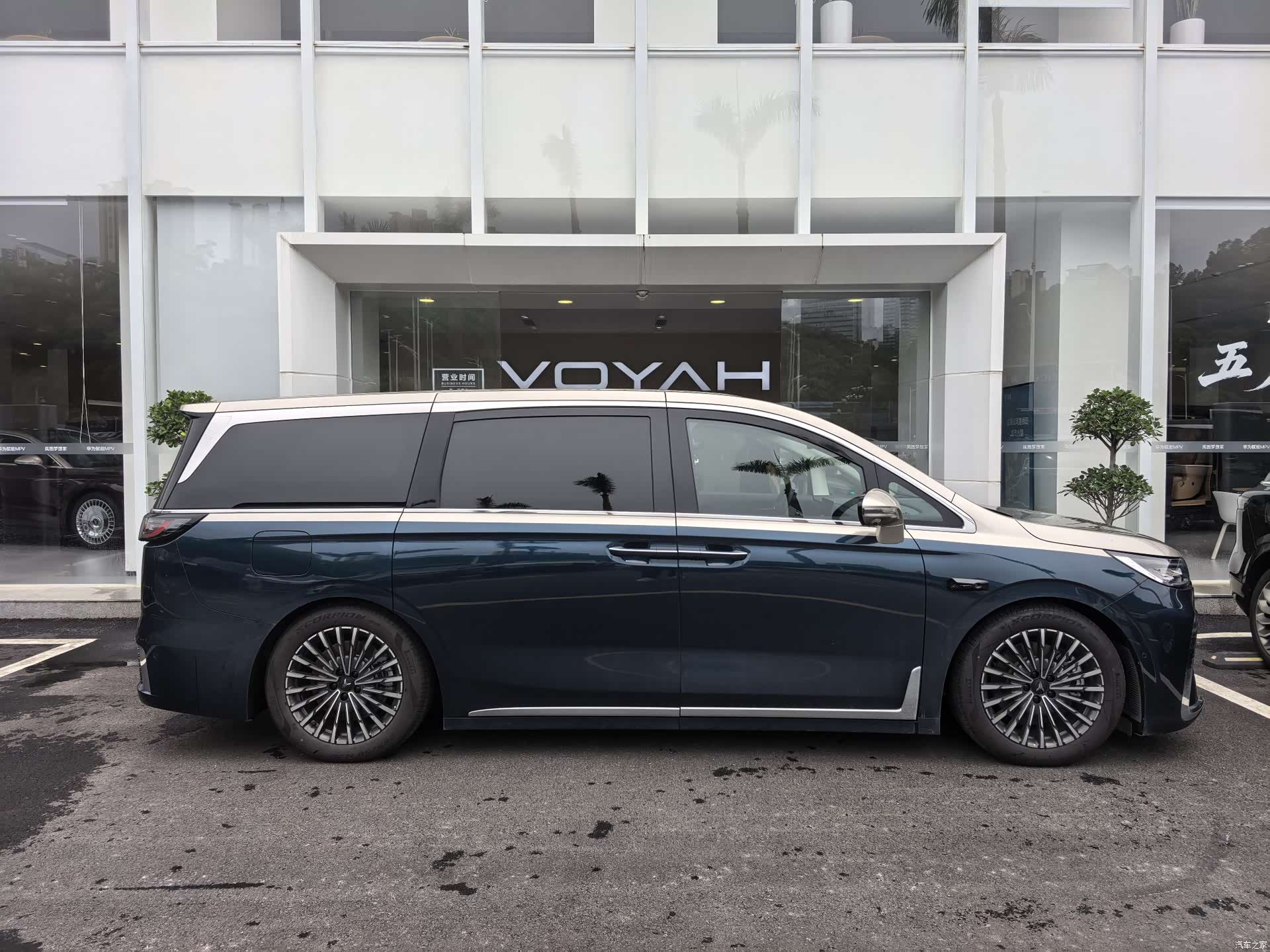 Voyah Dreamer, 2025 10