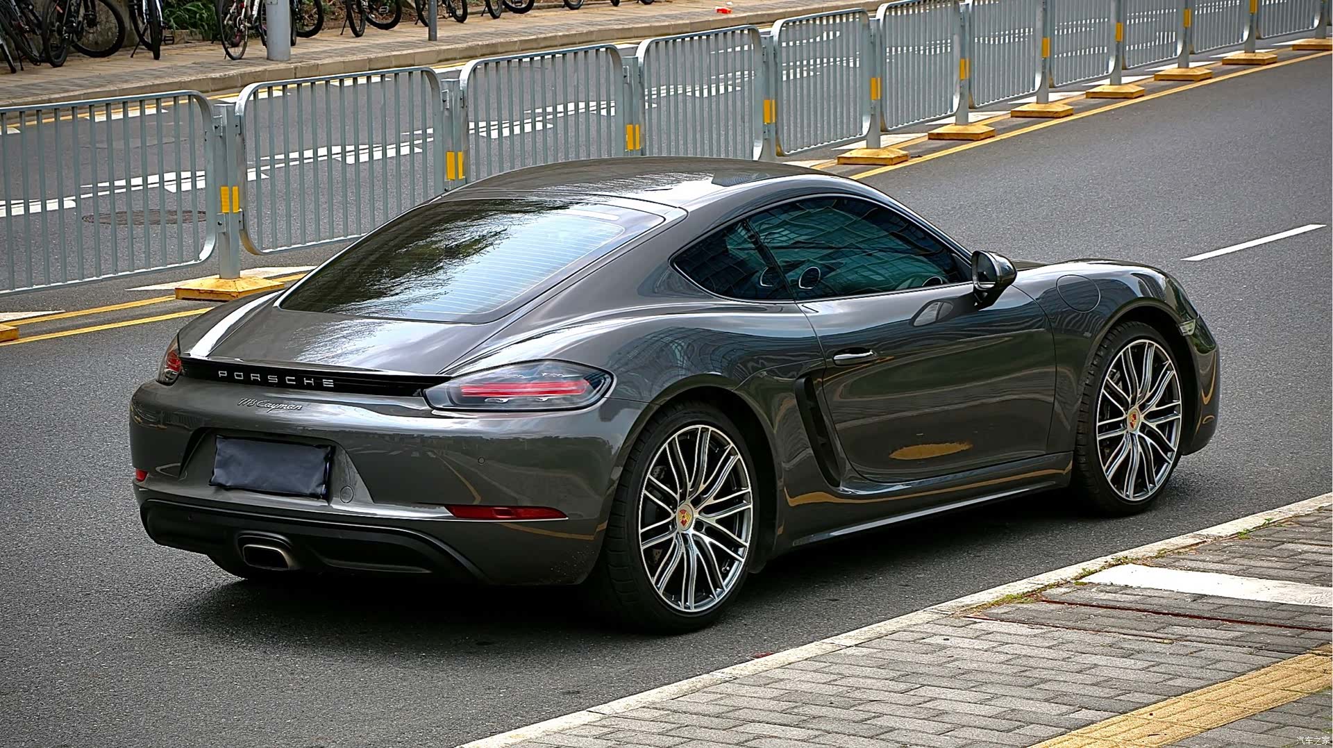 Porsche Cayman, 2019 все фото
