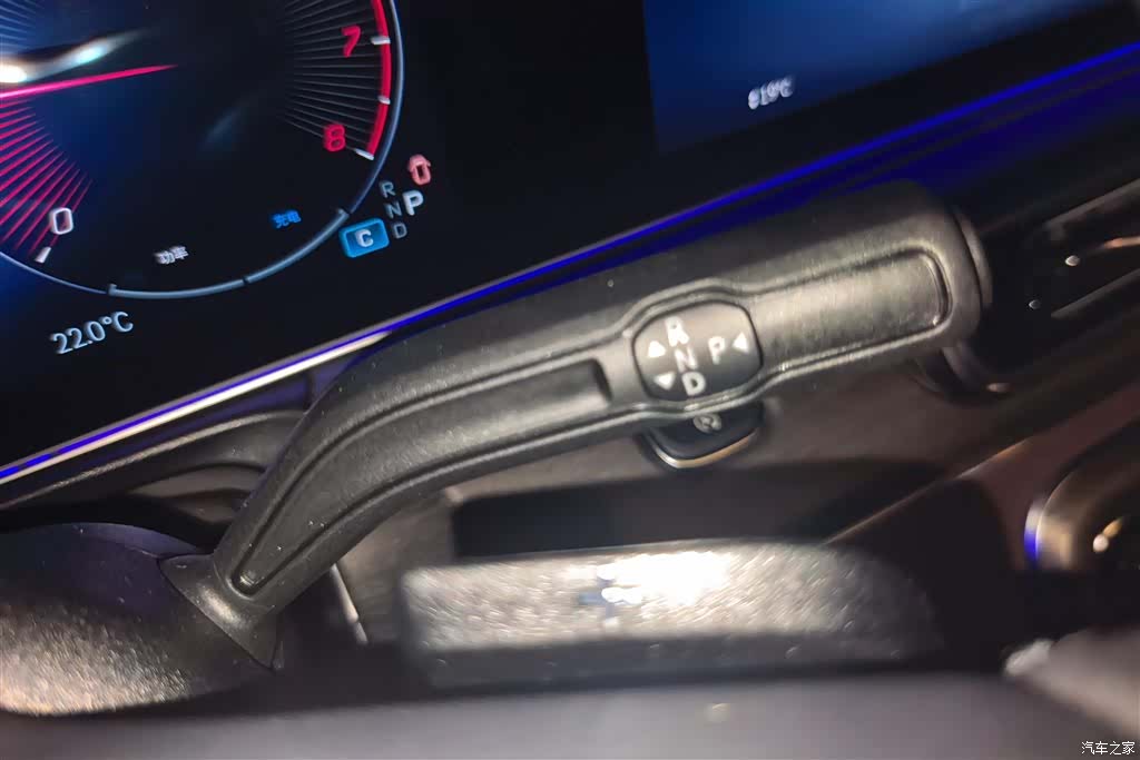 Mercedes-Benz V-Class, 2025 16