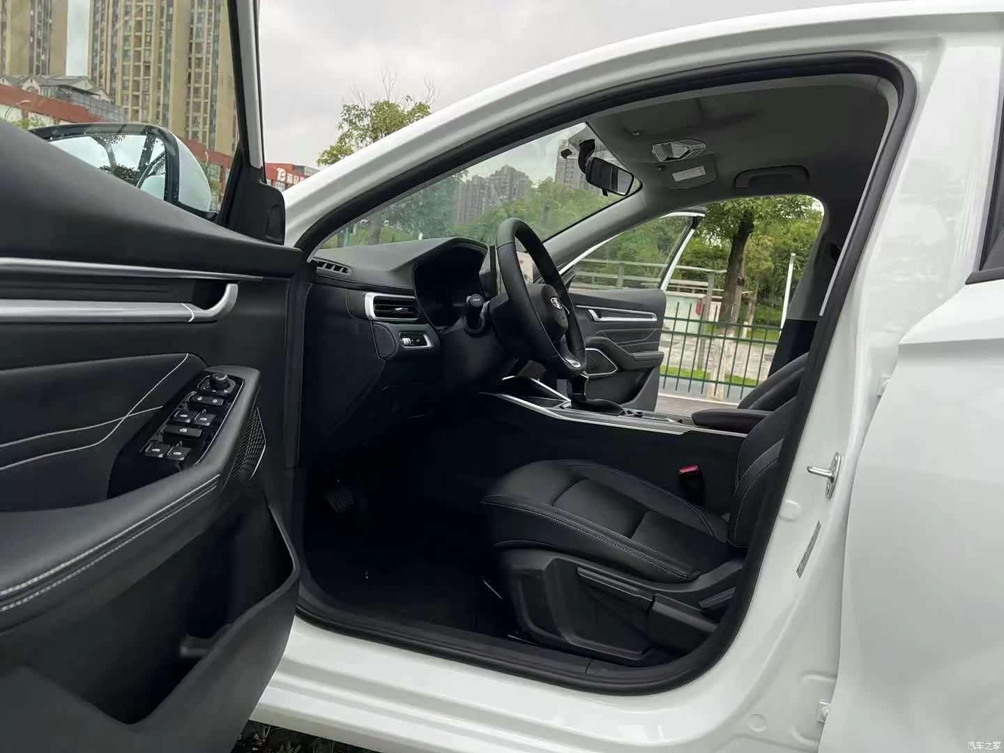 Geely Emgrand, 2023 все фото