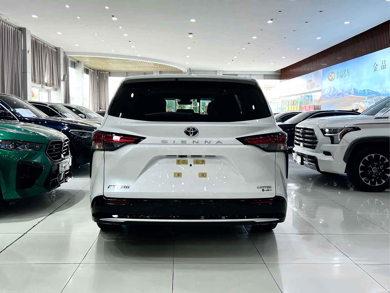 Toyota Sienna, 2025 все фото