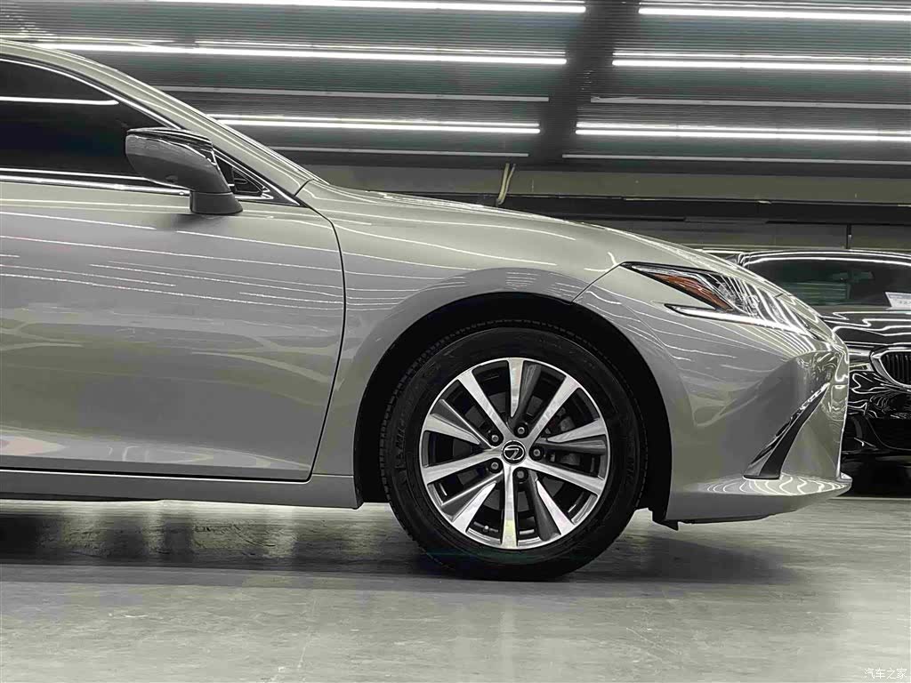 Lexus ES, 2019 6