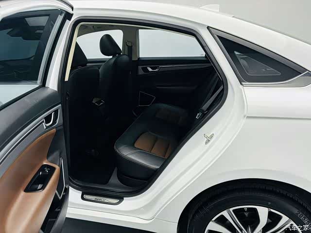 Geely Emgrand, 2018 8