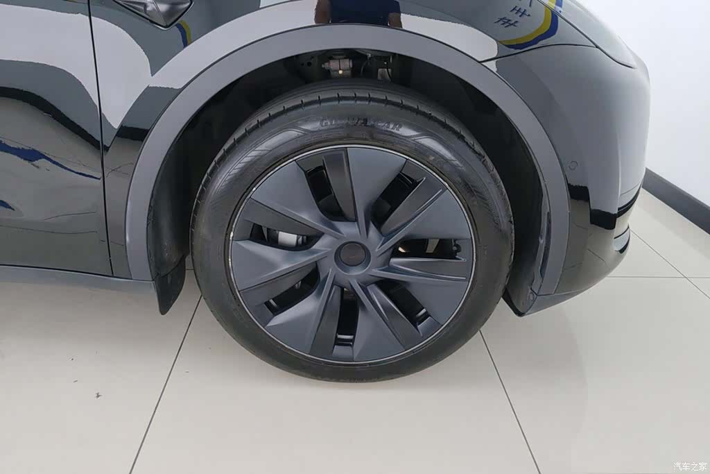 Tesla Model Y, 2024 6