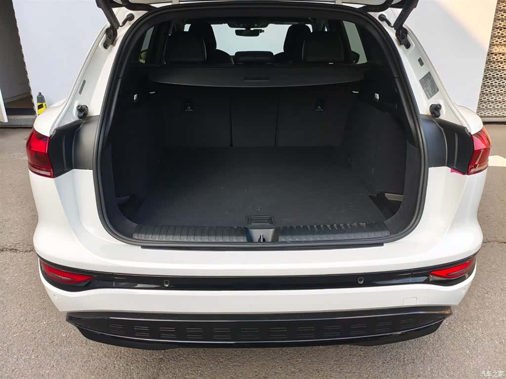 Audi e-tron, 2025 8