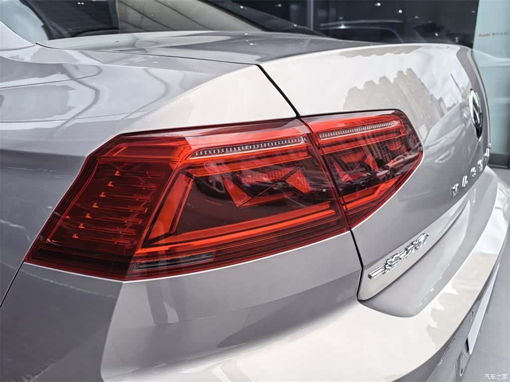 Volkswagen Magotan, 2021 13