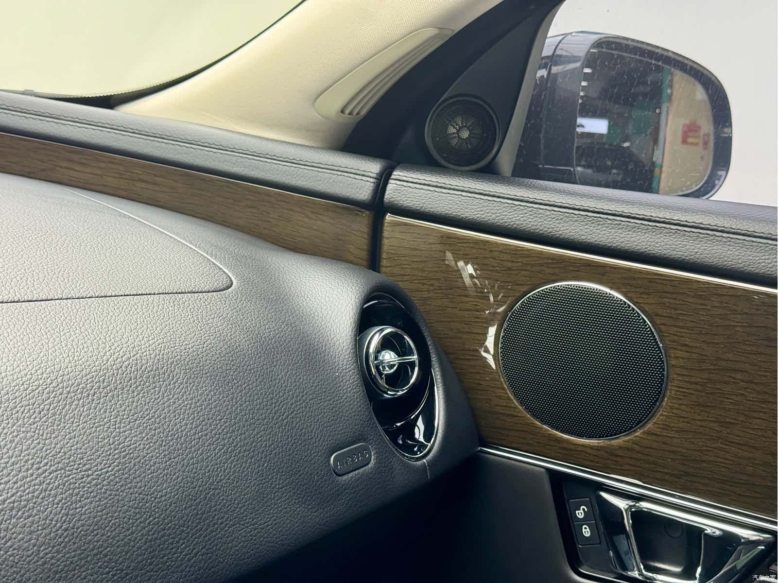 Jaguar XJ, 2019 11