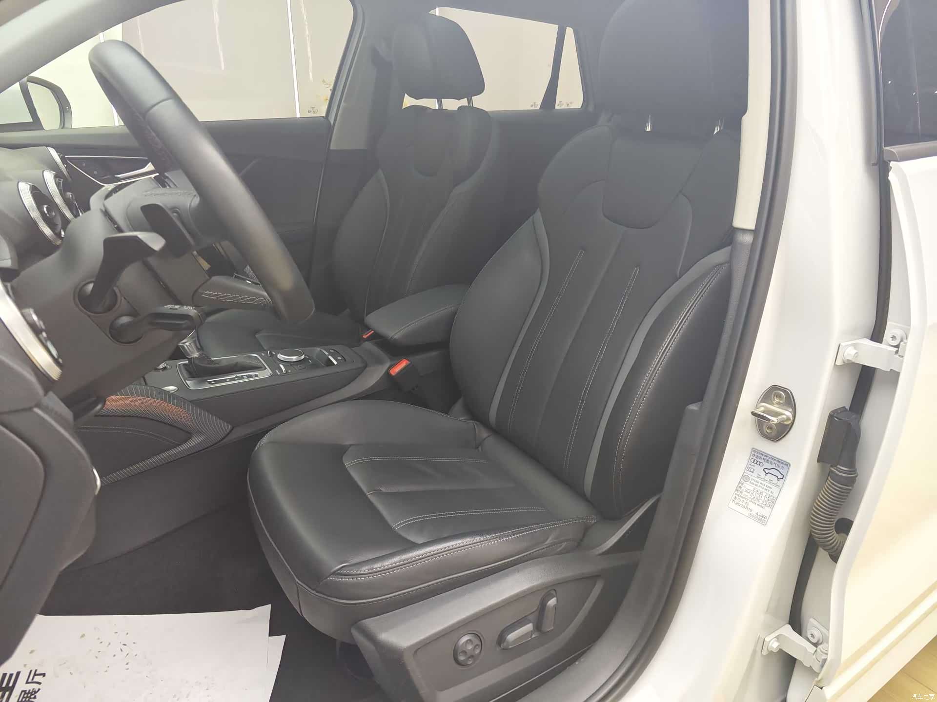 Audi Q2L, 2024 9