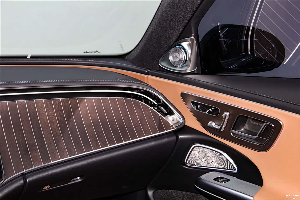 Mercedes-Benz E-Class, 2025 23