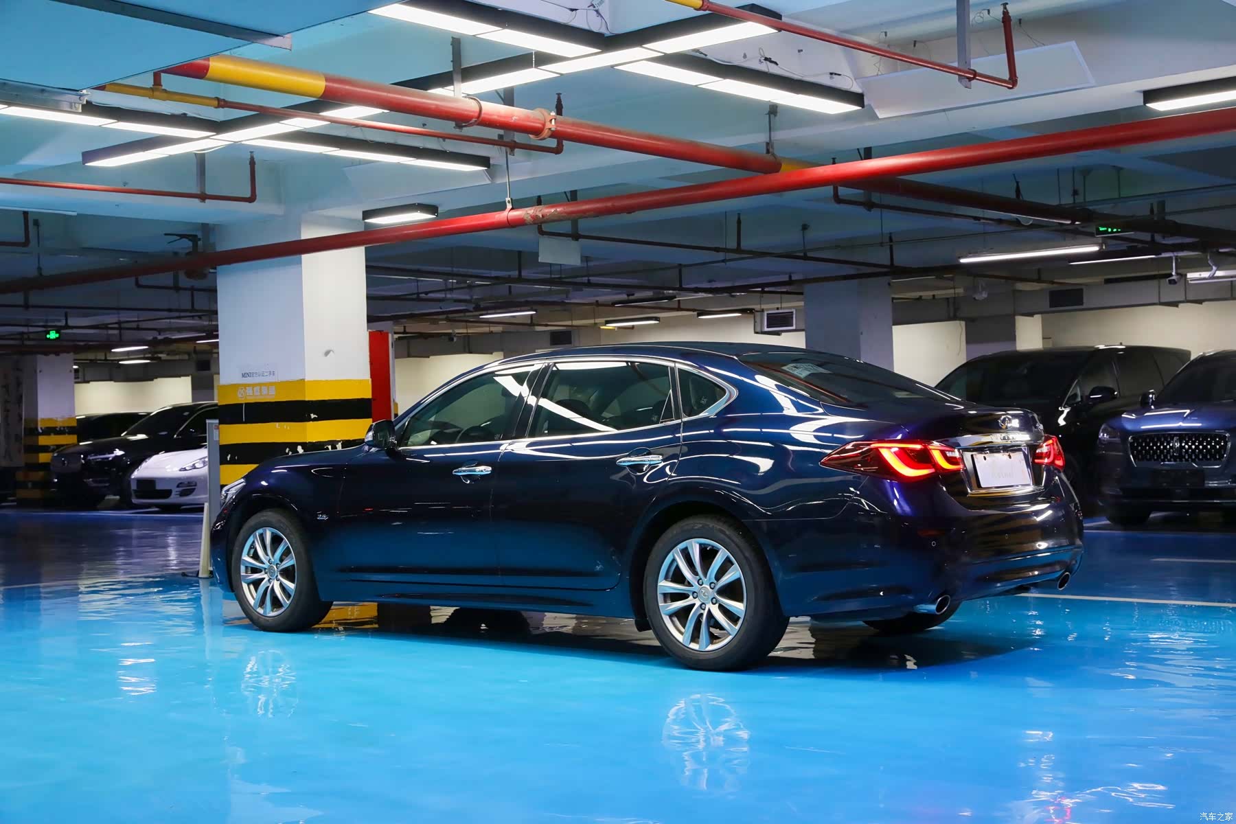 Infiniti Q70, 2016 3