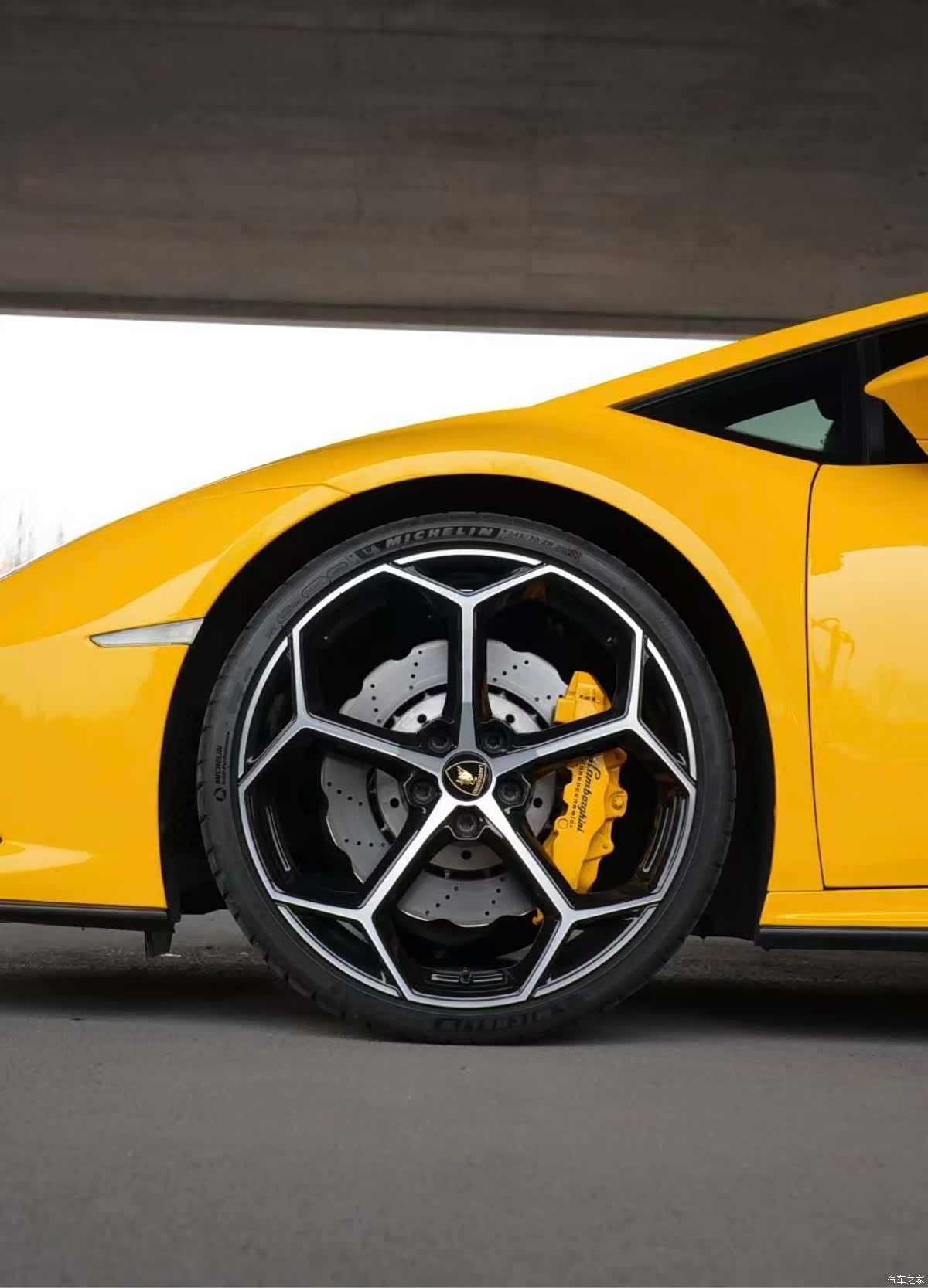 Lamborghini Huracán, 2020 все фото
