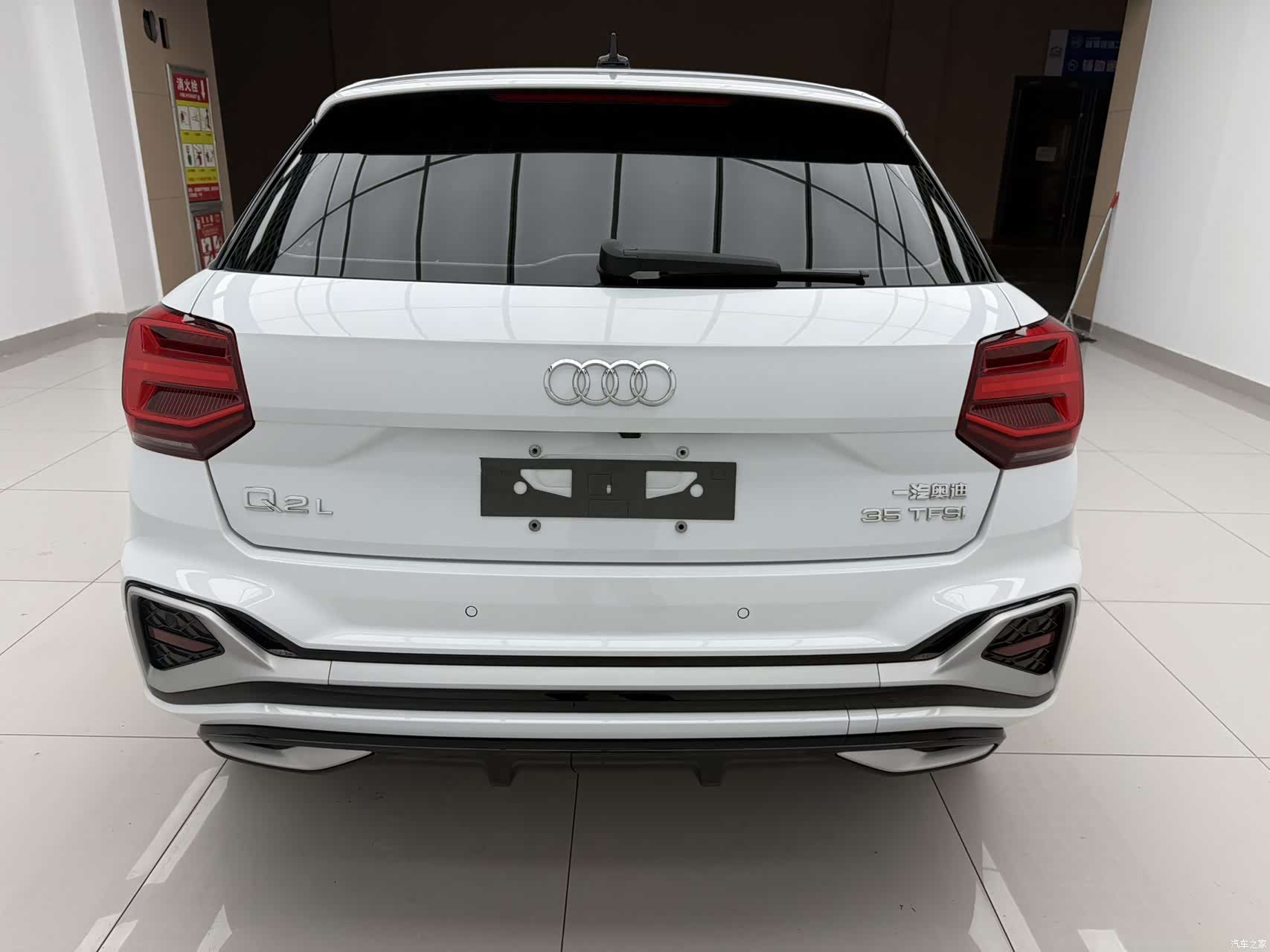 Audi Q2L, 2022 все фото