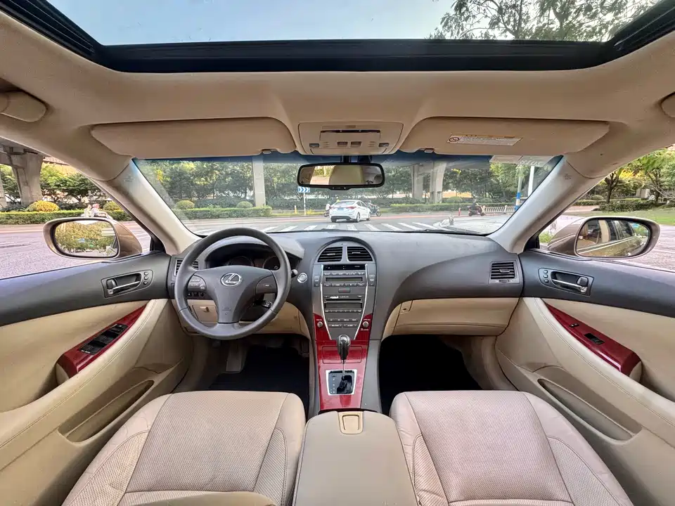 Lexus ES