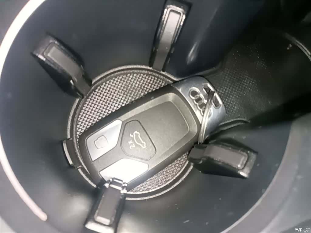 Audi A4L, 2019 9