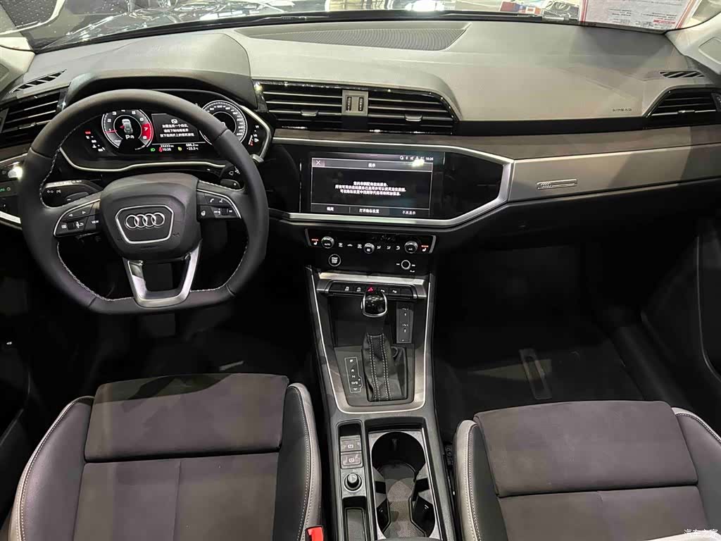 Audi Q3, 2022 2