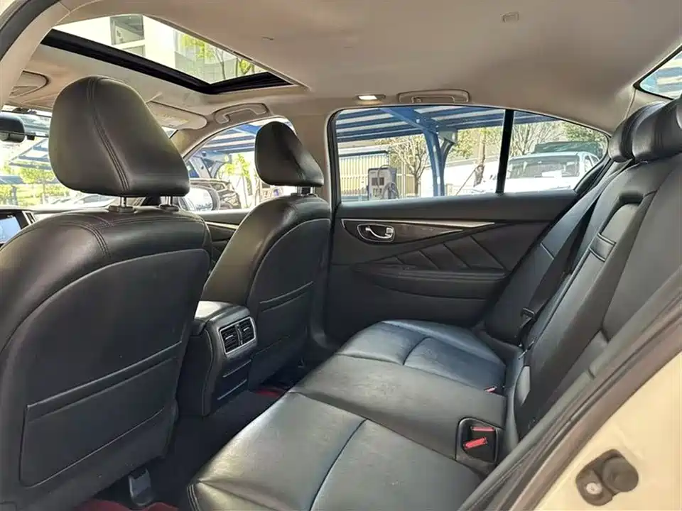 Infiniti Q50L