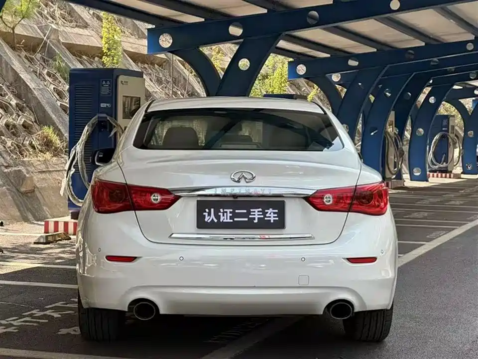Infiniti Q50L