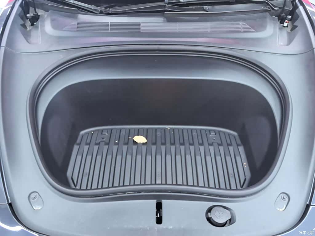 Tesla Model 3, 2024 20