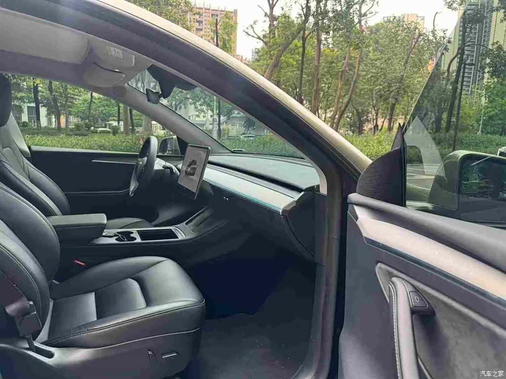Tesla Model Y, 2024 8