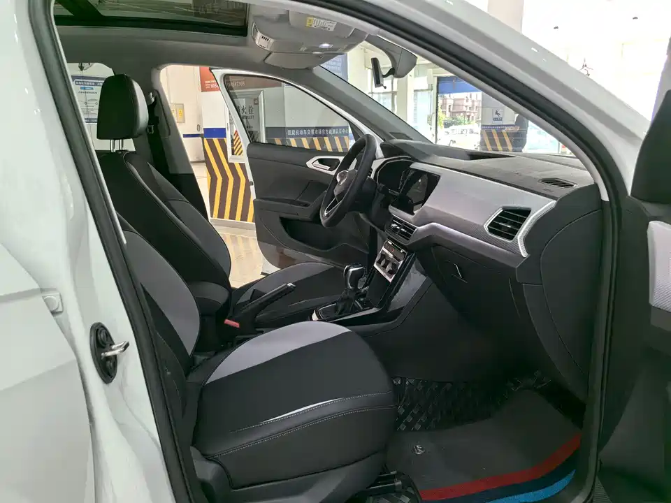 Volkswagen Exploring the shadow