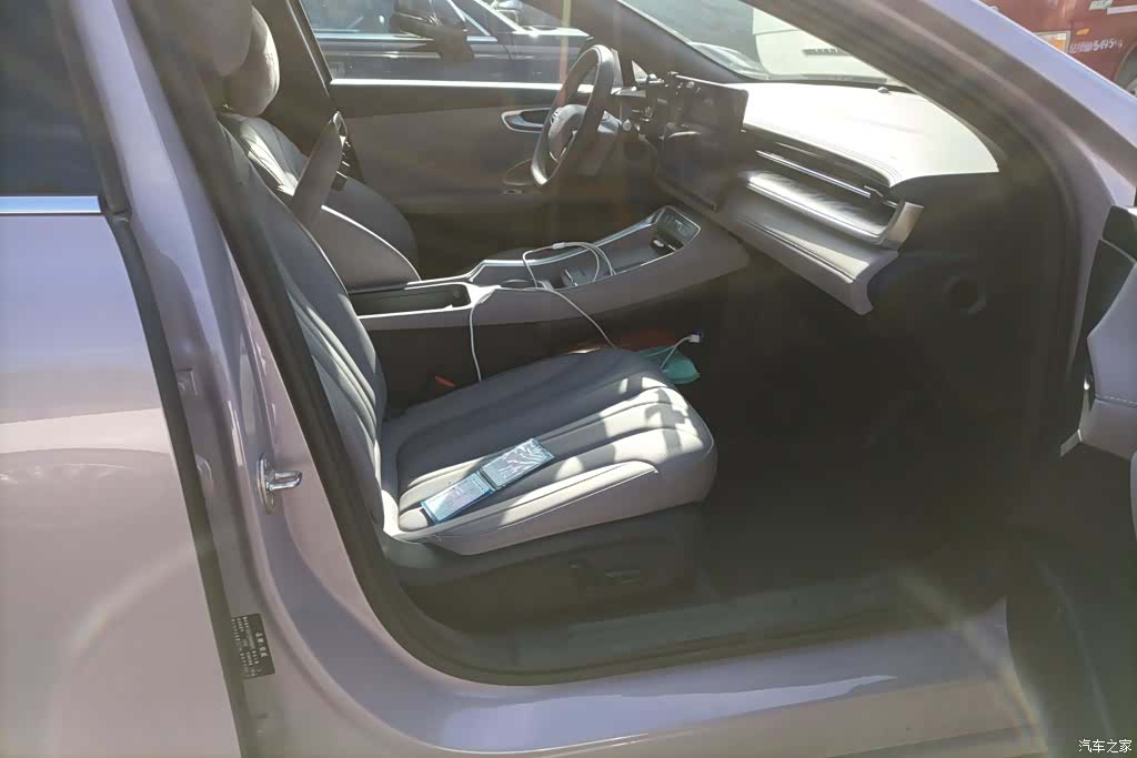Roewe M7, 2025 8