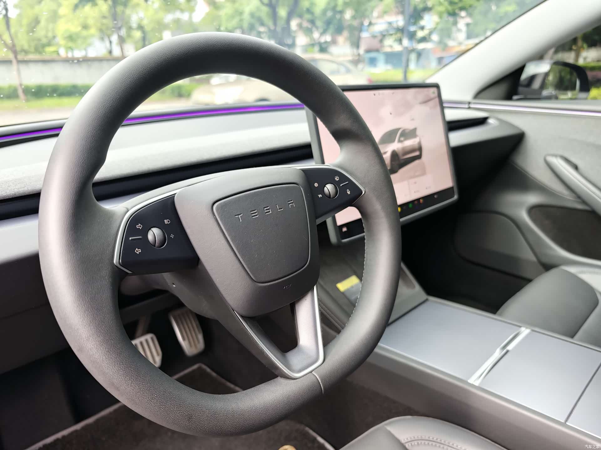 Tesla Model 3, 2025 7