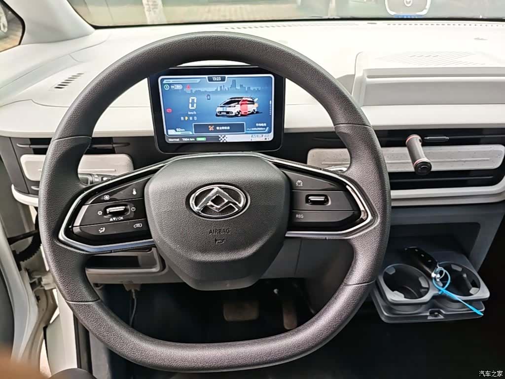 Maxus V1, 2025 7