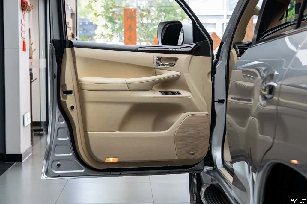 Lexus LX, 2008 11