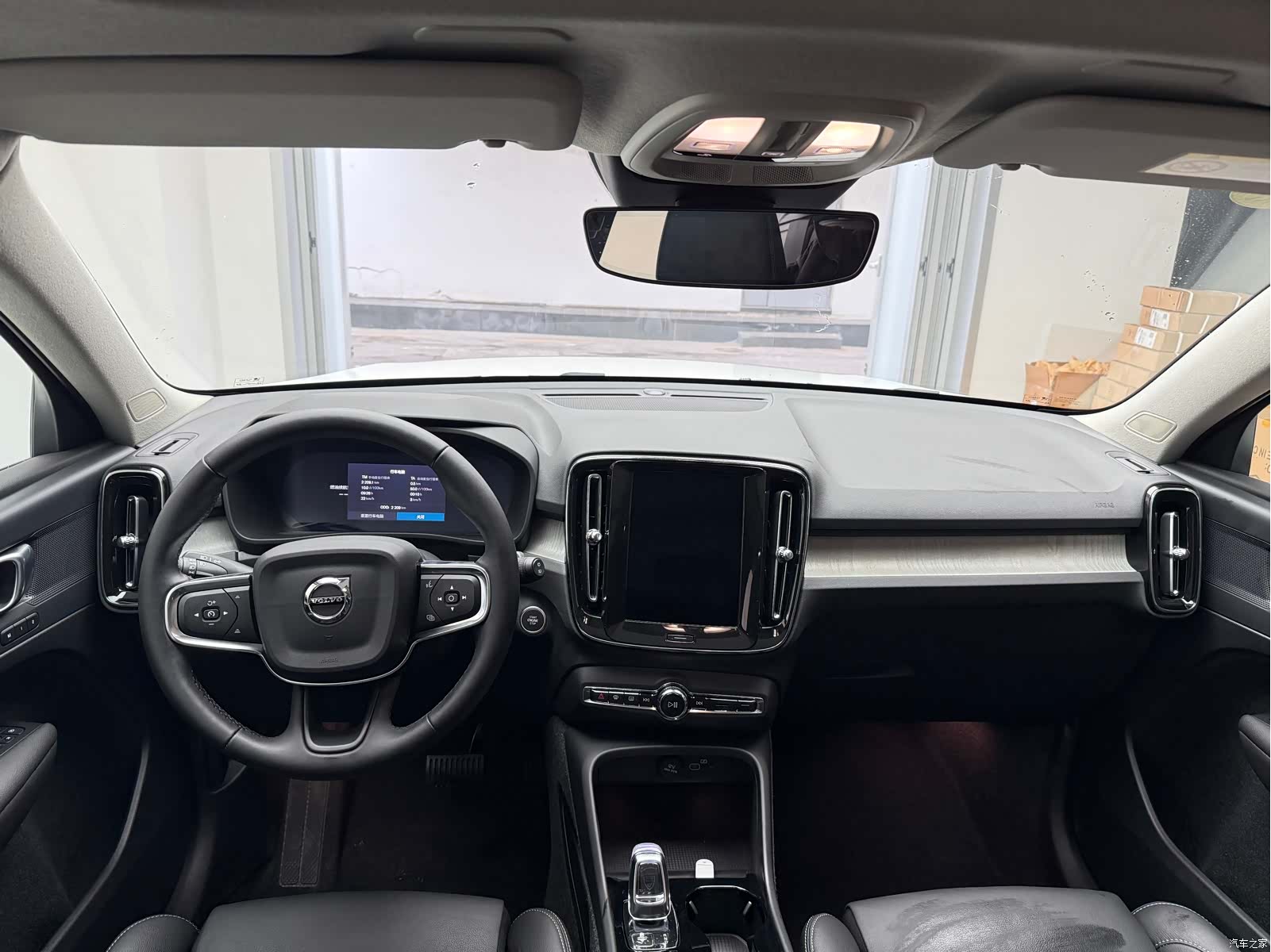 Volvo XC40, 2025 9
