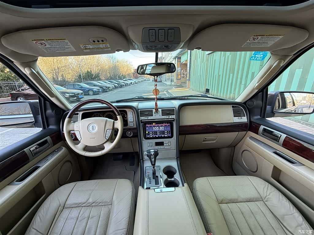 Lincoln Navigator, 2005 4