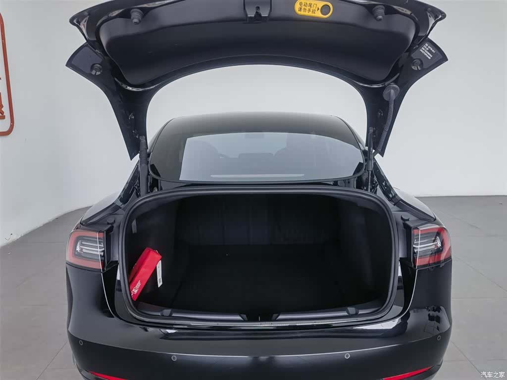 Tesla Model 3, 2023 16