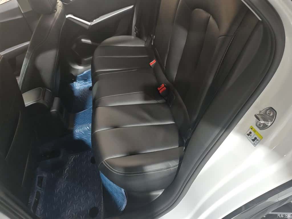Audi Q2L, 2020 13