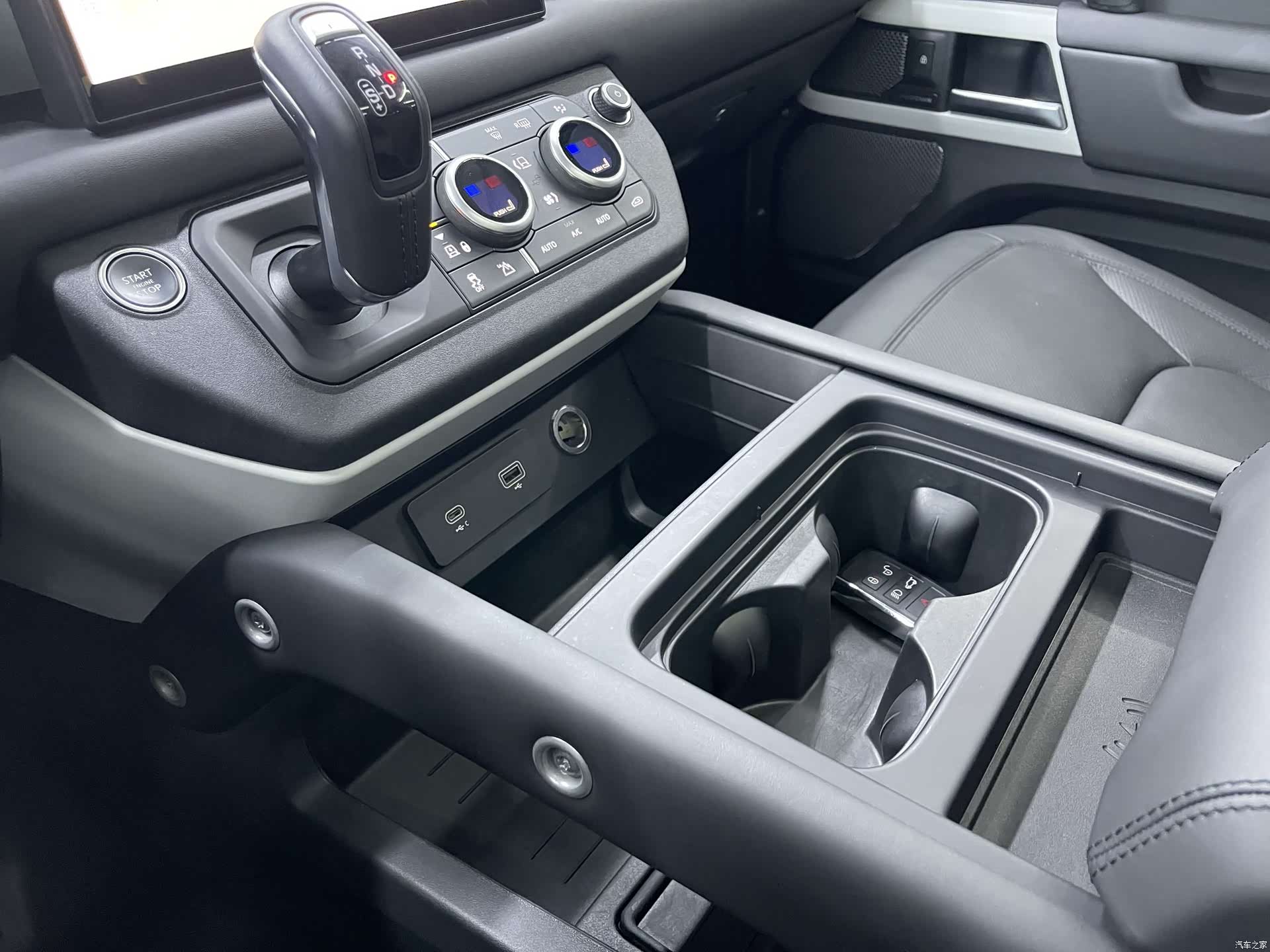 Land Rover Defender, 2024 11