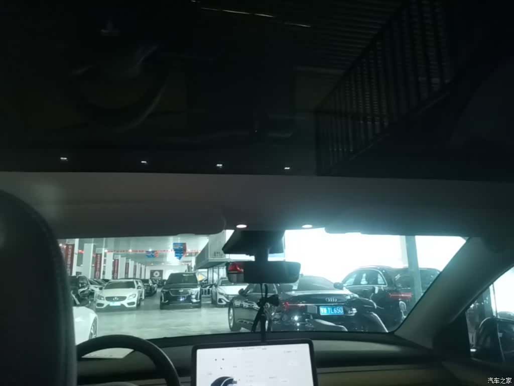 Tesla Model Y, 2023 18