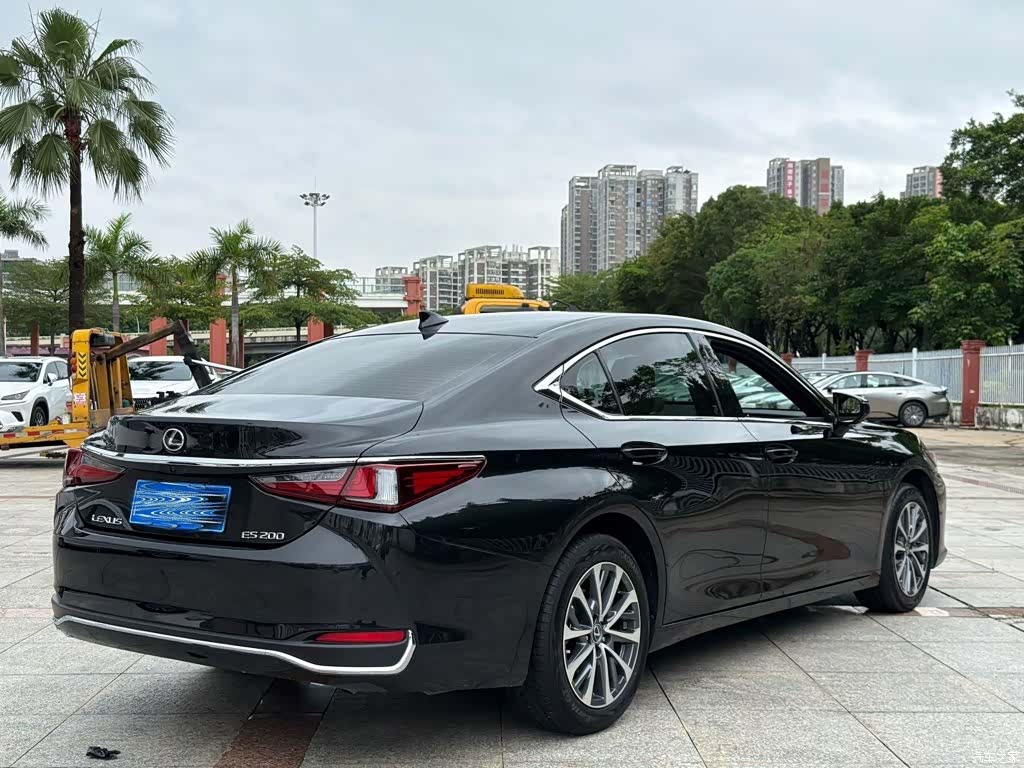 Lexus ES, 2024 3