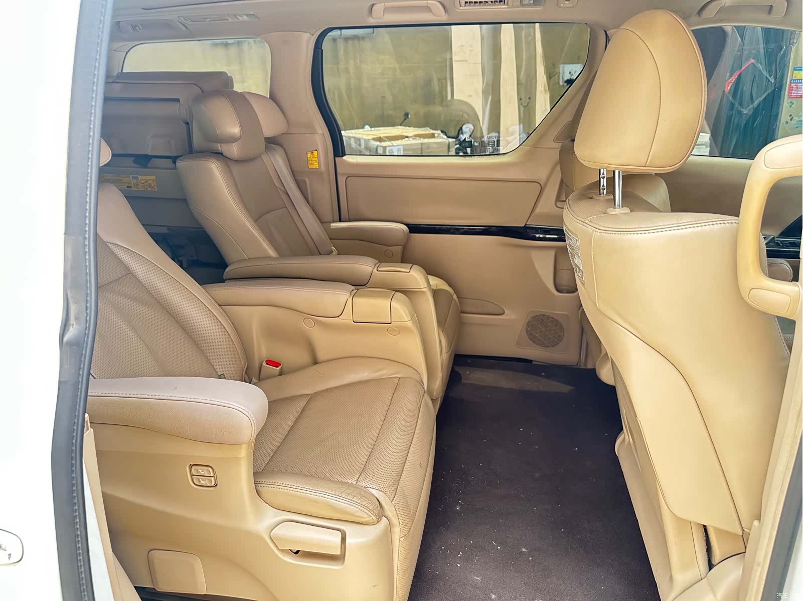 Toyota Alphard, 2013 7