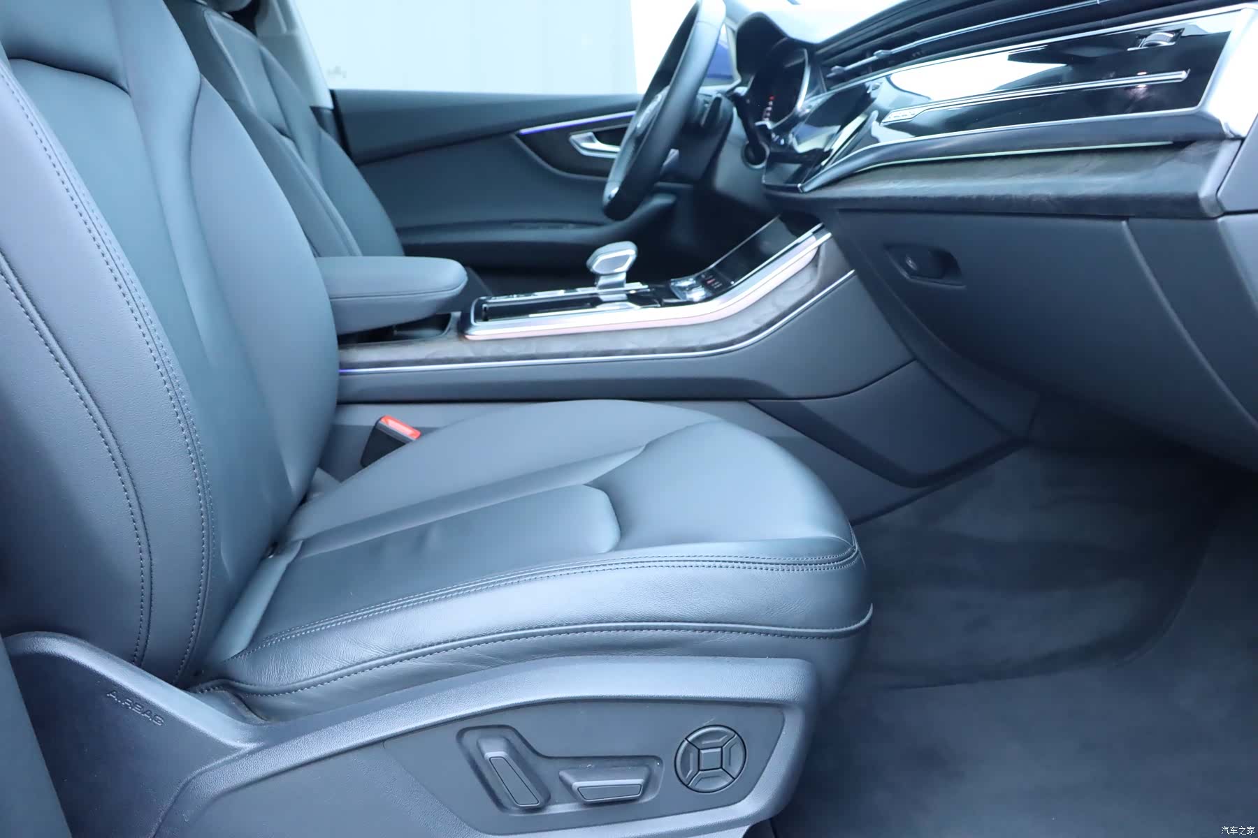 Audi Q8, 2020 8