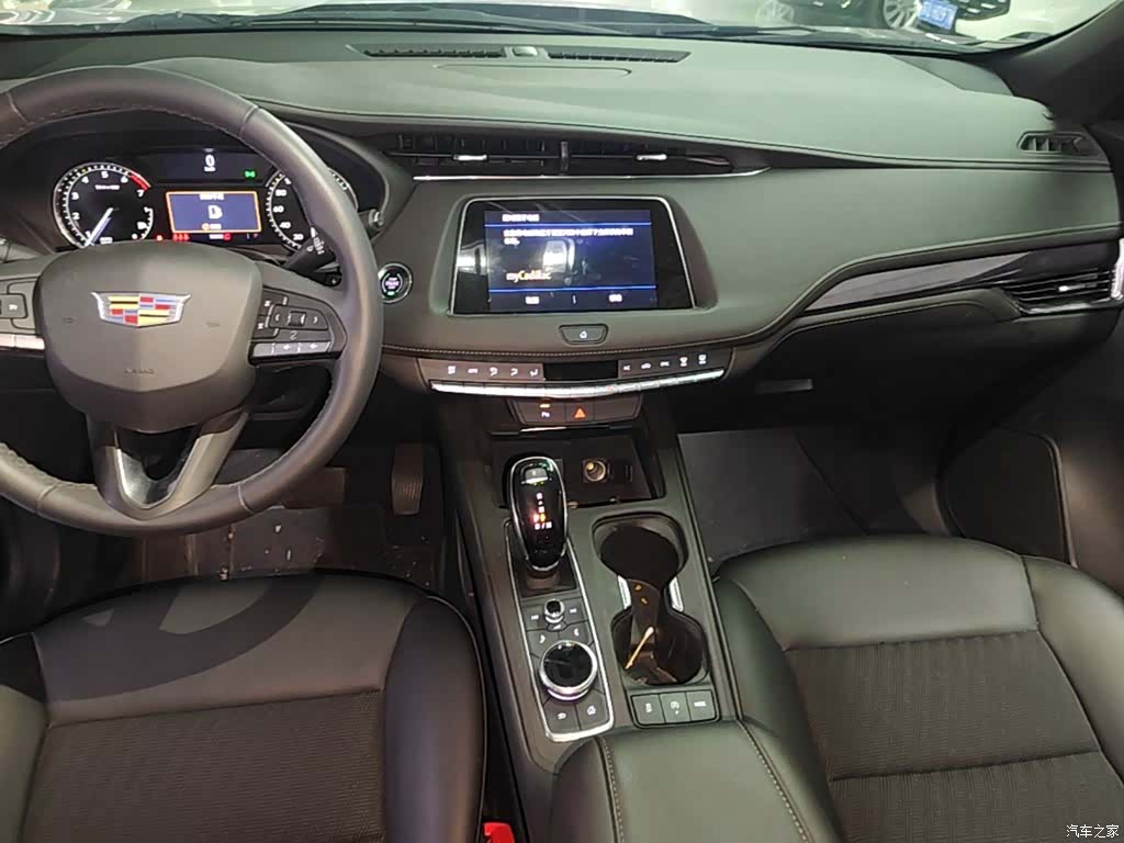 Cadillac XT4, 2022 10