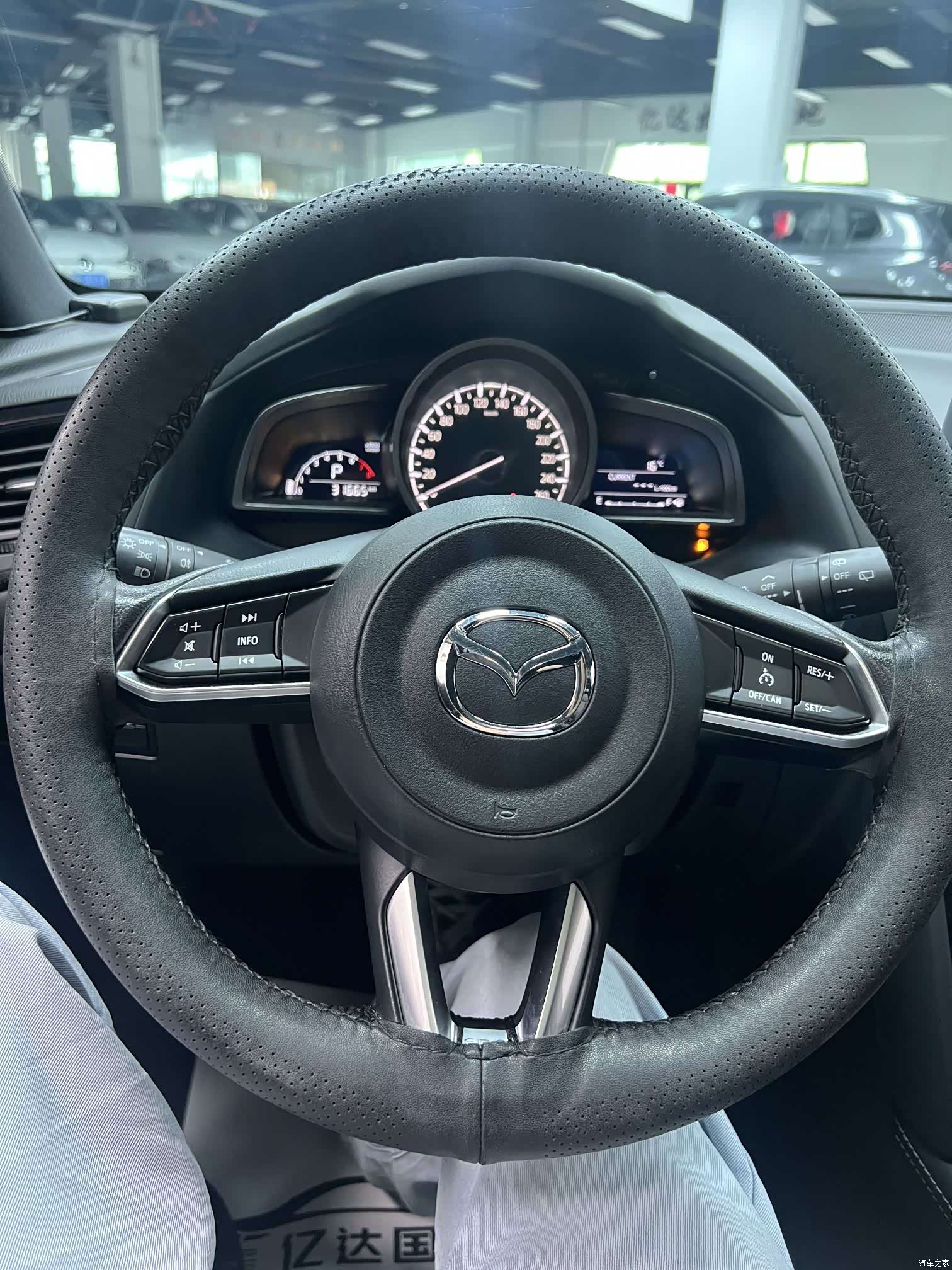 Mazda CX-4, 2023 13
