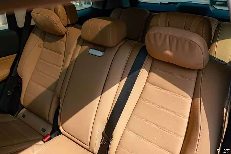 Mercedes-Benz GLS, 2025 12