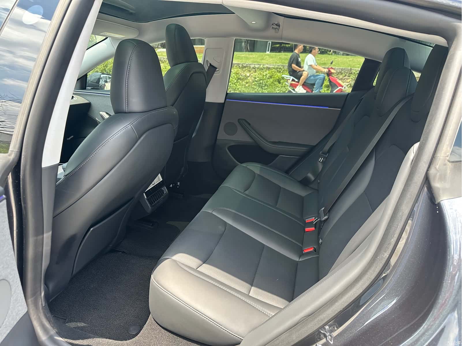 Tesla Model 3, 2025 все фото